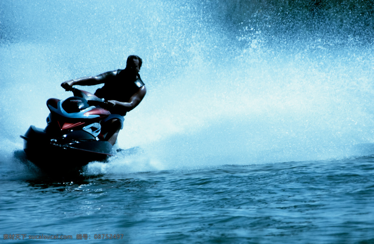 摩托 汽艇 水上运动员 水上摩托 运动员 比赛运动 运动 体育运动 水上运动 大海 海浪 刺激 摩托汽艇 汽车图片 现代科技