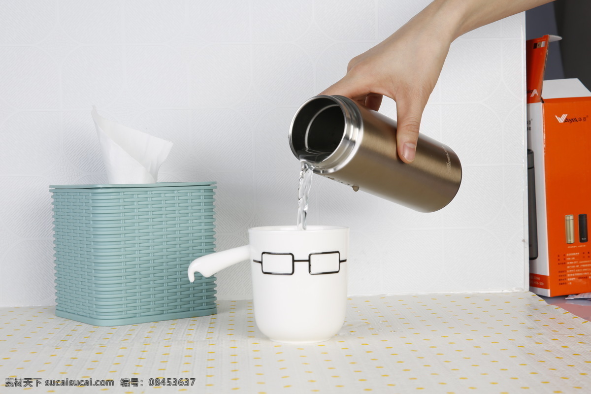 保温杯拍摄 保温杯 不锈钢杯 静物拍摄 家居用品 倒水 象 生活百科 生活素材