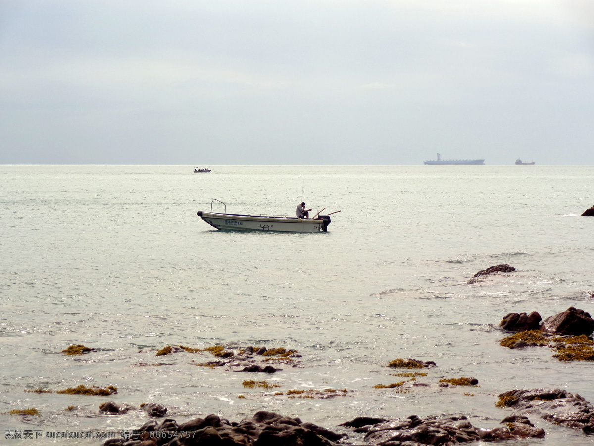 海上 垂钓 海景 海面 快艇 天空 小船 岩石 上垂钓 海钓 自然风景 自然景观 风景 生活 旅游餐饮