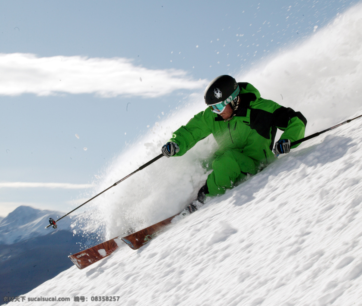 滑雪 雪上运动 帅哥 雪橇 运动 太阳镜 蓝天白云 太阳 滑雪海报 旅游 运动员 滑雪板 文化艺术 体育运动 摄影图库