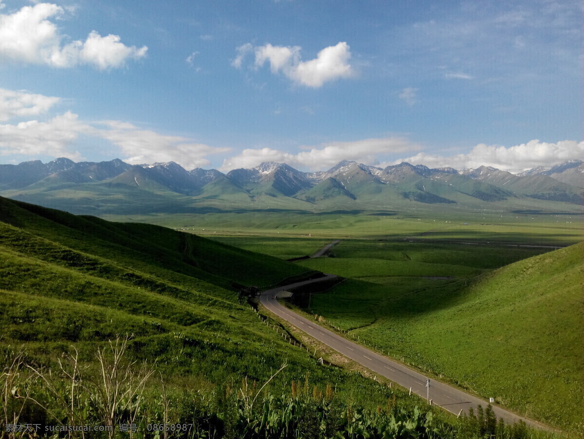 伊犁风景 山 蜿蜒 沿途 公路 路 伊犁 草原 那拉提 河谷 风景 风光 自然 旅游 草 旅游摄影 国内旅游