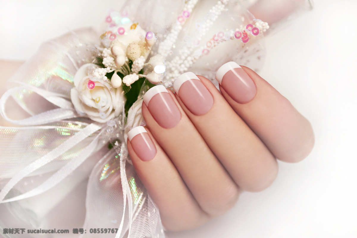 美甲 化妆 指甲 精致 彩妆 手指 时尚 鲜花 白色 肌肤 美女 模特 魅力女人 人物图库 其他人物