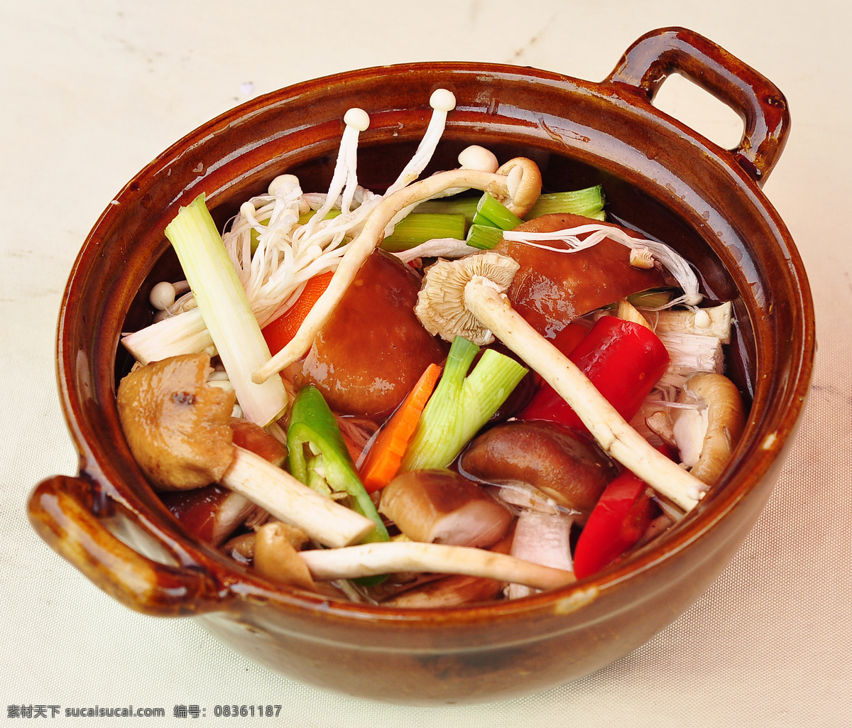 杂菇煲 美食 传统美食 餐饮美食