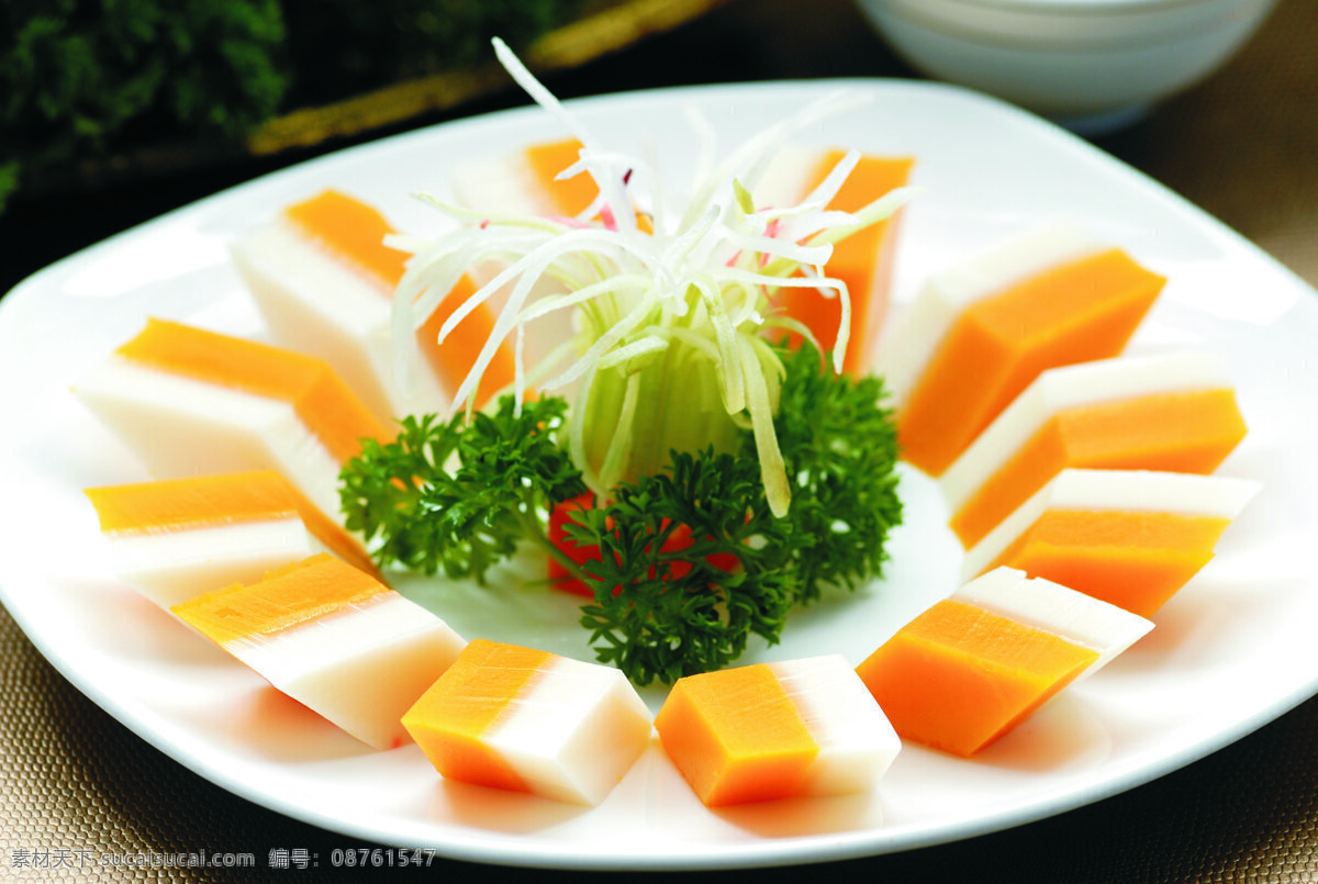 奶香南瓜糕 餐饮美食 奶油 南瓜 莴笋 西兰花 盘子 美食天地