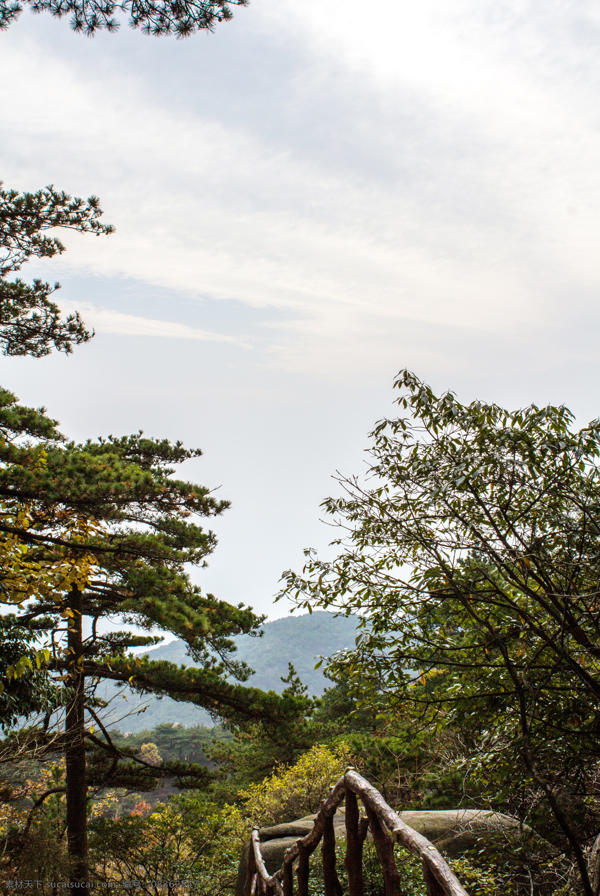 天柱山 世界 地质 公园 安徽 世界地质公园 蓝天白云 山峦 树 旅游摄影 国内旅游 白色