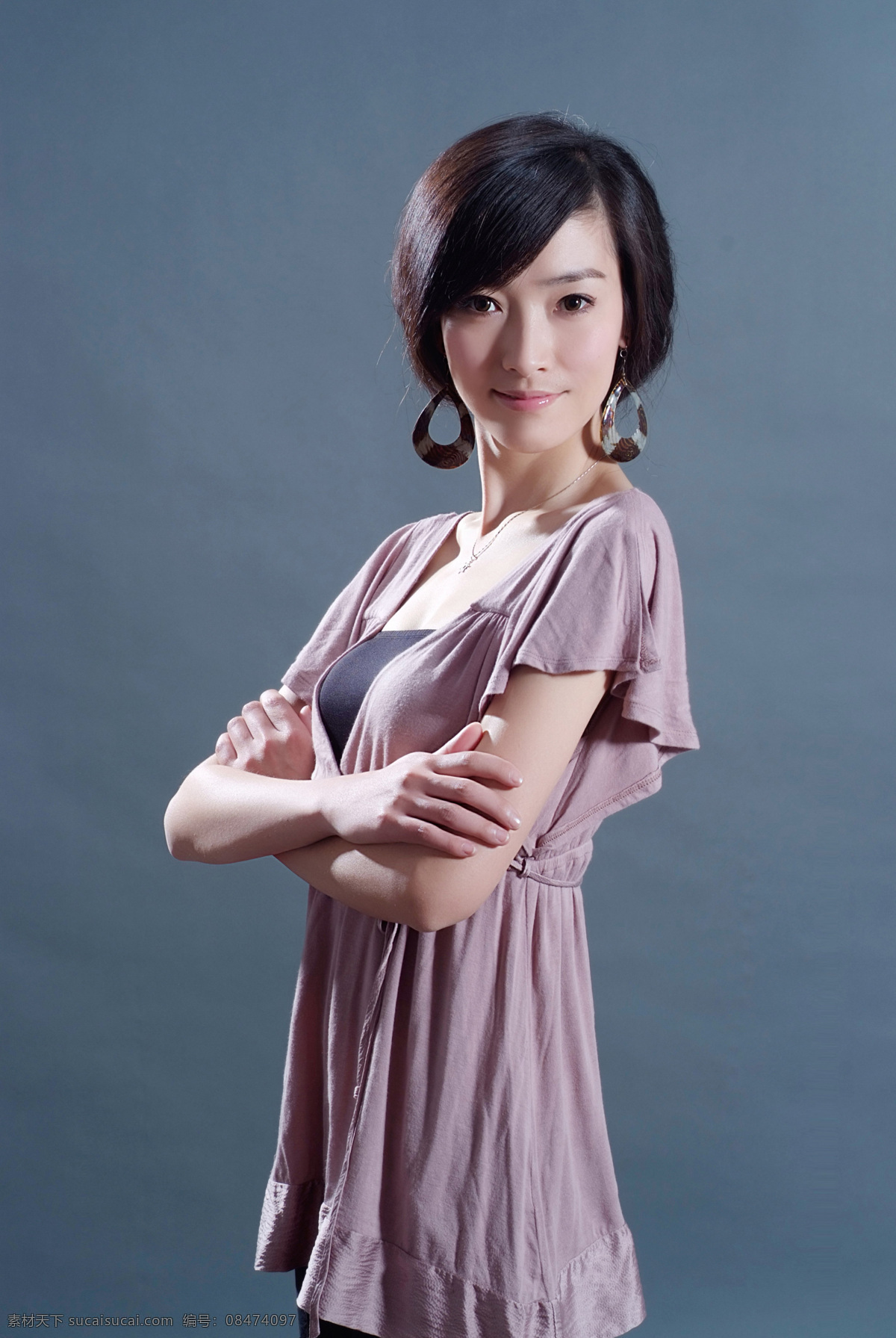 气质美女写真 气质美女 美女 写真 美女写真 时尚 性感 清纯 可爱 气质 美丽 魅力 淑女 职业女性 耳环 连衣裙 女性女人 人物图库