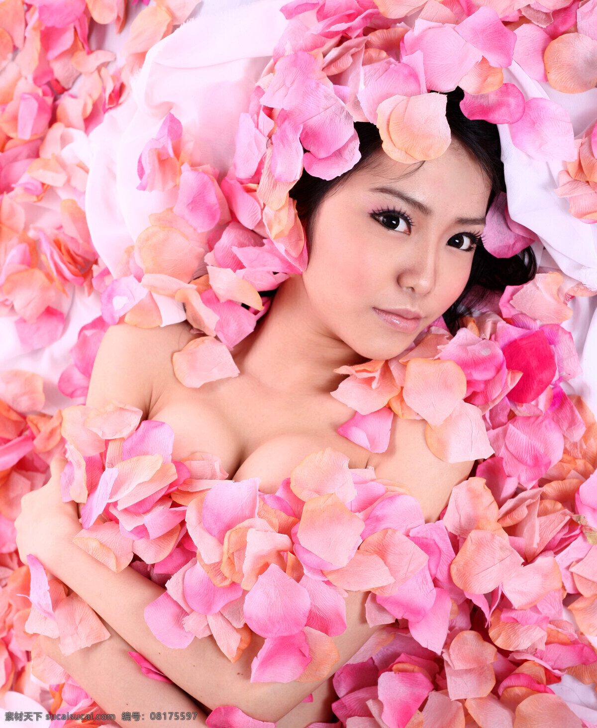 花瓣 里 女人 美女 人物 模特 美女图片 人物图片