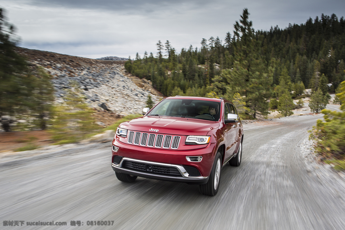 suv 风景 公路 豪车 吉普 交通工具 景色 林荫大道 2014jeepgrandcherokeesummit 越野车 大切诺基 豪华车 世界名车 驰骋 森林 山地 旅行 现代科技 节日素材