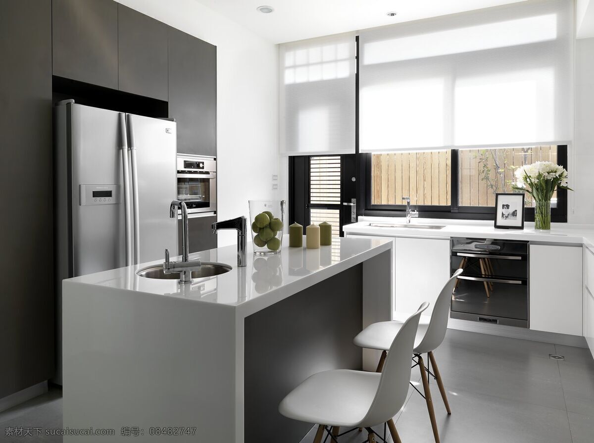 简约 浅色 系 厨房 装修 效果图 白色吊顶 窗户 白色橱柜 冰箱 深色地板砖