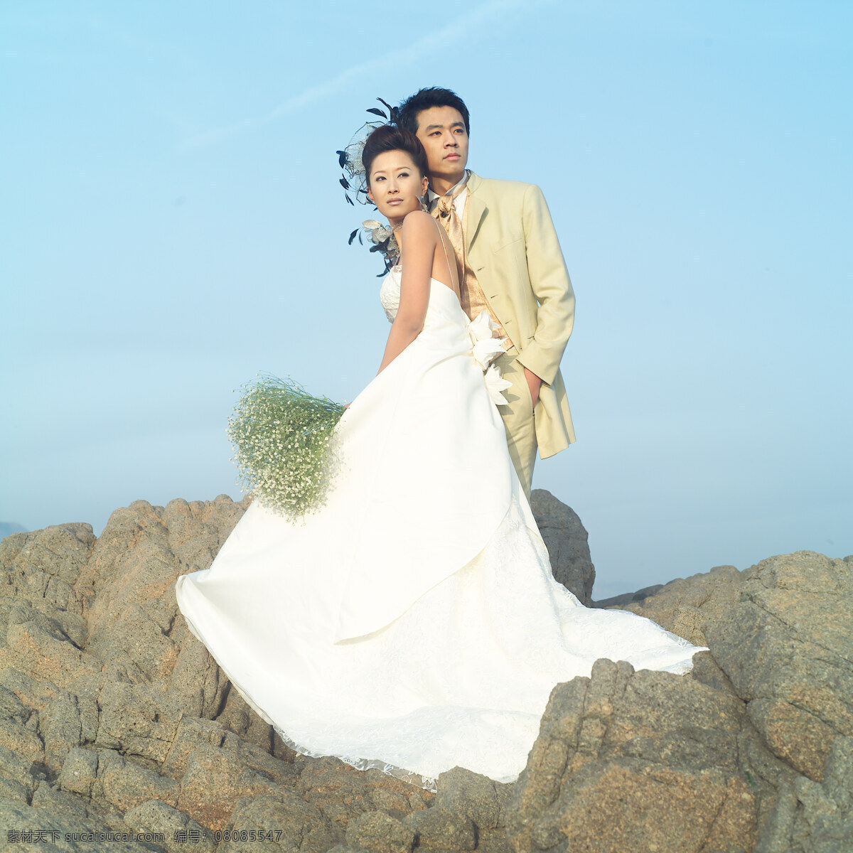 海滩 婚纱 婚纱样片 蓝色 恋人 情人 人物 人物摄影 海边之恋 幸福的情侣 新娘 写真 鲜花 天空 人物图库 psd源文件