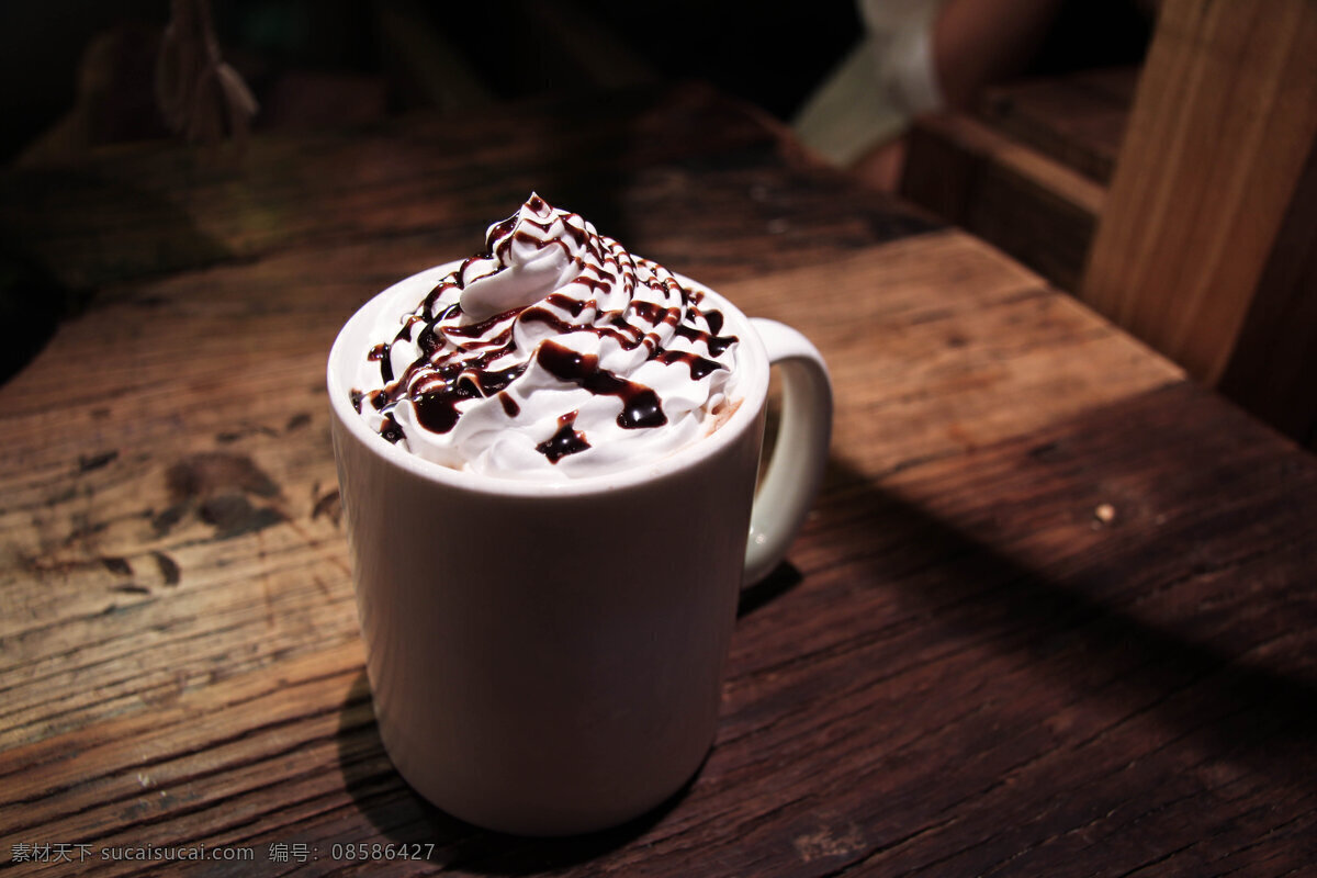 摩卡 咖啡 咖啡厅 杯子 奶油 巧克力 西餐美食 餐饮美食