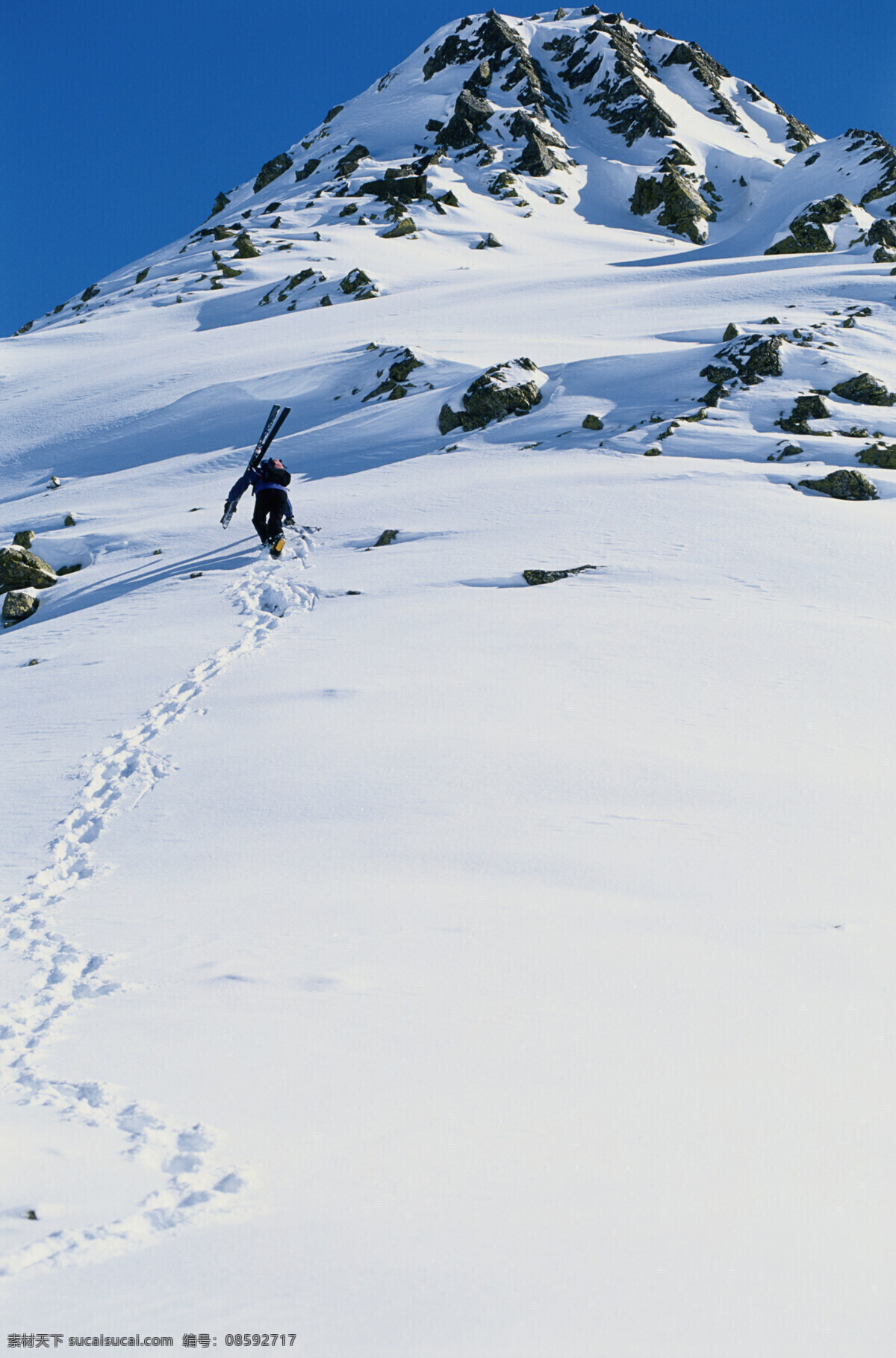 雪山 上 人 雪地运动 滑雪 雪橇 体育运动 滑雪运动员 外国男性 男人 高山滑雪 生活人物 人物图片