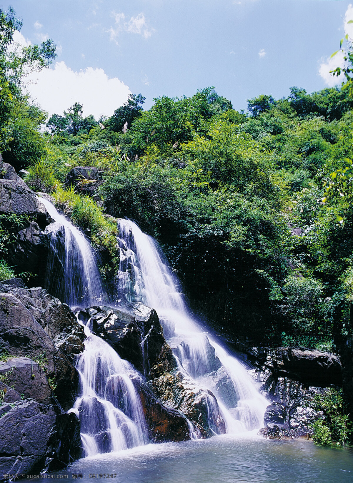 瀑布免费下载 风景 蓝天白云 瀑布 山水风景 摄影图 树 自然景观 水 家居装饰素材 山水风景画