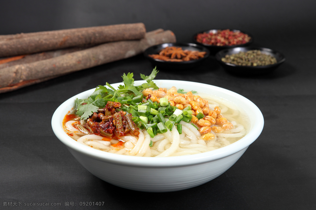 素汤米粉 牛肉汤米粉 牛拌米粉 鸡拌米粉 米粉 鸡拌 新疆美食 小吃 餐饮美食 传统美食