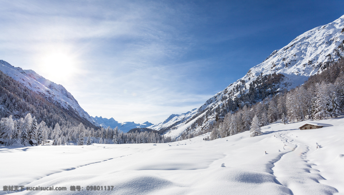 美丽 冬日 雪景 冬天 大雪 覆盖雪山 山峰 蓝天白云 厚雪 阳光 光线 自然风景 美丽风景 雪景图片 风景图片