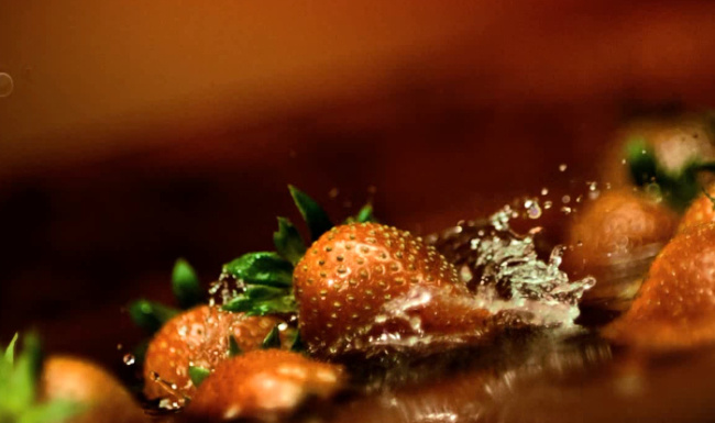 落下 草莓 高清素材 视频 视频素材 水 实拍视频