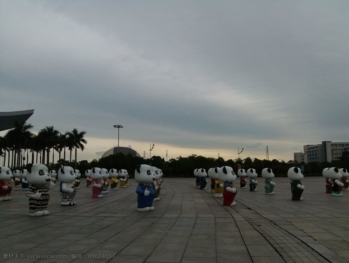 广州 科学城 熊猫 群像 玩偶 傍晚 文化艺术 灰色