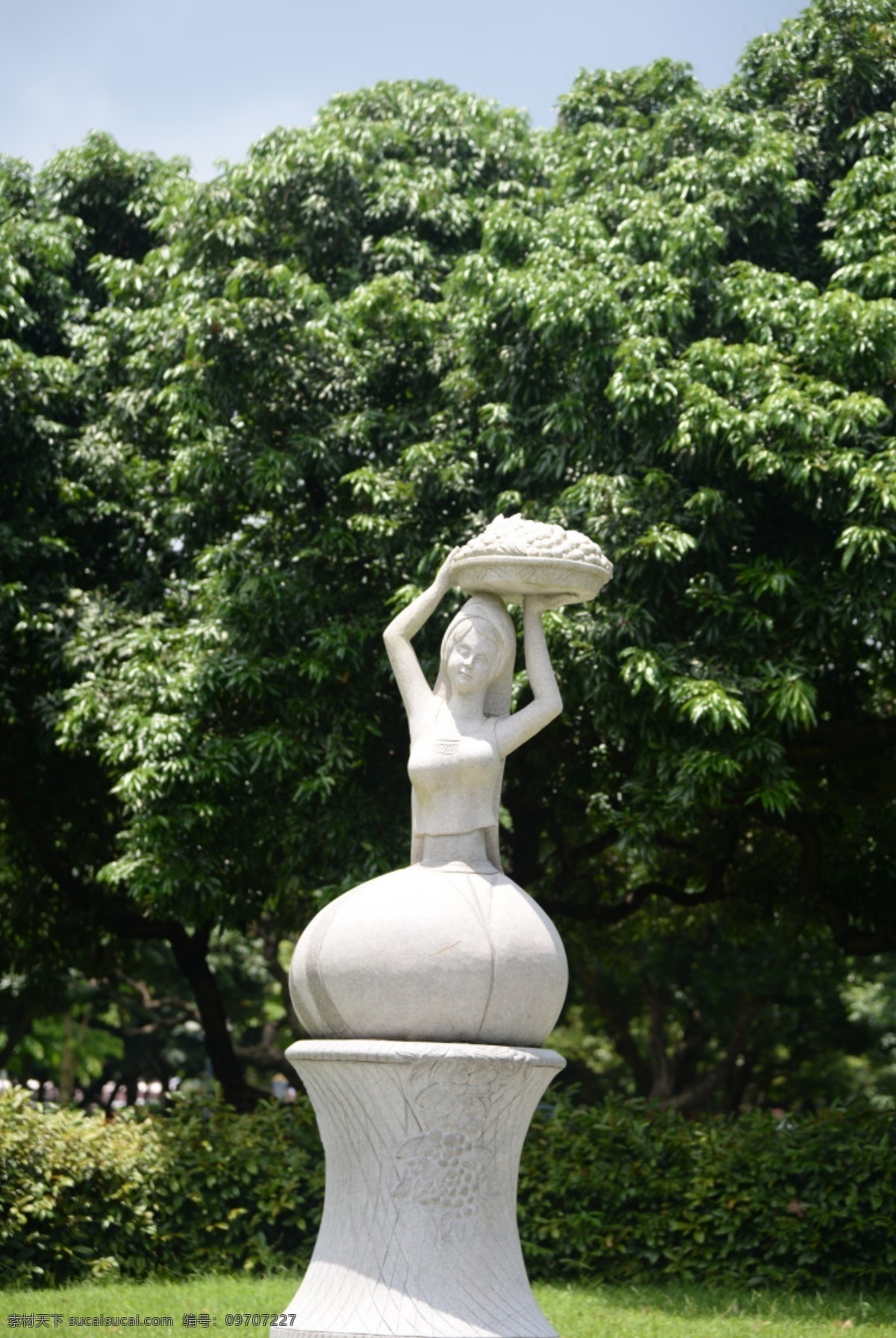 荔枝 公园 处女 雕塑 蓝天 白云 树木 石阶 纹理 草 天空蓝 灰白