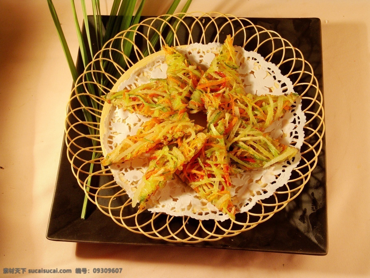 火鸭土豆饼 土豆饼 面食 传统美食 油炸类食品 金黄色 小吃 美味佳肴 中餐 餐饮美食