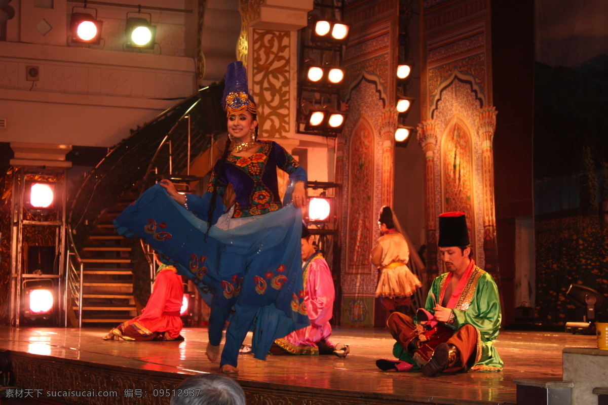 大巴 扎 演出 歌舞 文化艺术 舞蹈 舞蹈音乐 新疆 大巴扎演出 乌鲁木齐 新疆舞蹈 少数民族歌舞 psd源文件