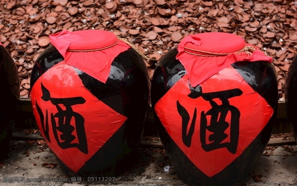 酒坛藏酒 传统 古代酒坊 土特产 商铺 坛子 民间酒坊 生产酒业 白酒 老酒 老酒坊 老酒酒窑 老酒馆 造酒厂 酒 酒业 酒业公司 酒作坊 酒坊 酒坛 酒坛子 古法 酿酒 酒文化 酒窖 酒缸 酒罐 酒铺 酒馆 酿造 工艺 陈年窖藏 陈年老酒 美食餐饮 餐饮美食 饮料酒水