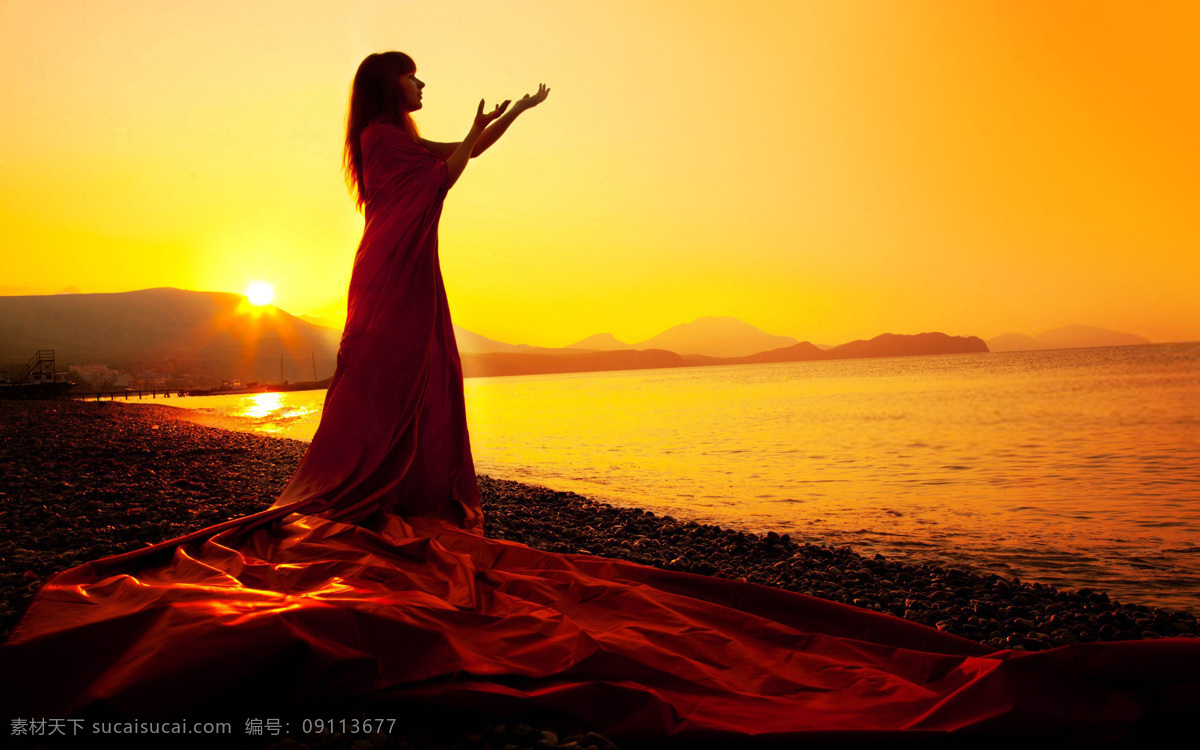 海岸夕阳 海岸 夕阳 美女 女神 长裙 女人 女性女人 人物图库
