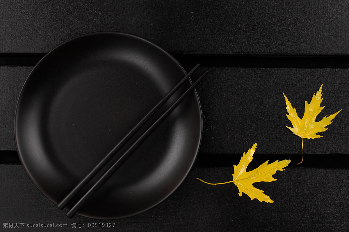 两 片 枫叶 平底锅 叶子 铁锅 炒锅 汤锅 锅 炊具 厨房用具 餐具厨具 餐饮美食