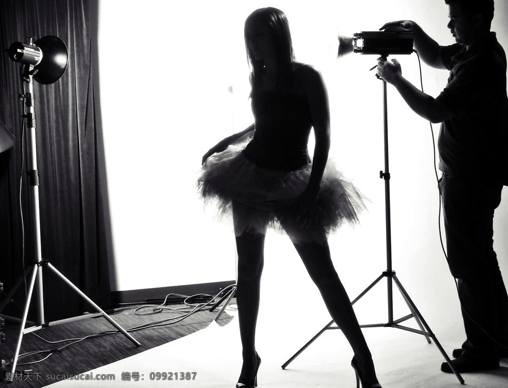 芭蕾 摄影棚 三角架 相机 灯光 背景 高跟鞋 剪影 人物 女性女人 人物图库