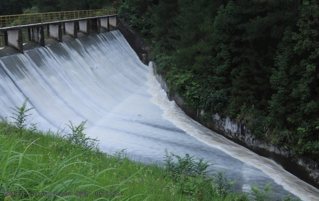 水库 云雾湖 大坝 泄洪 雨后天晴 抗洪救灾 自然景观 山水风景