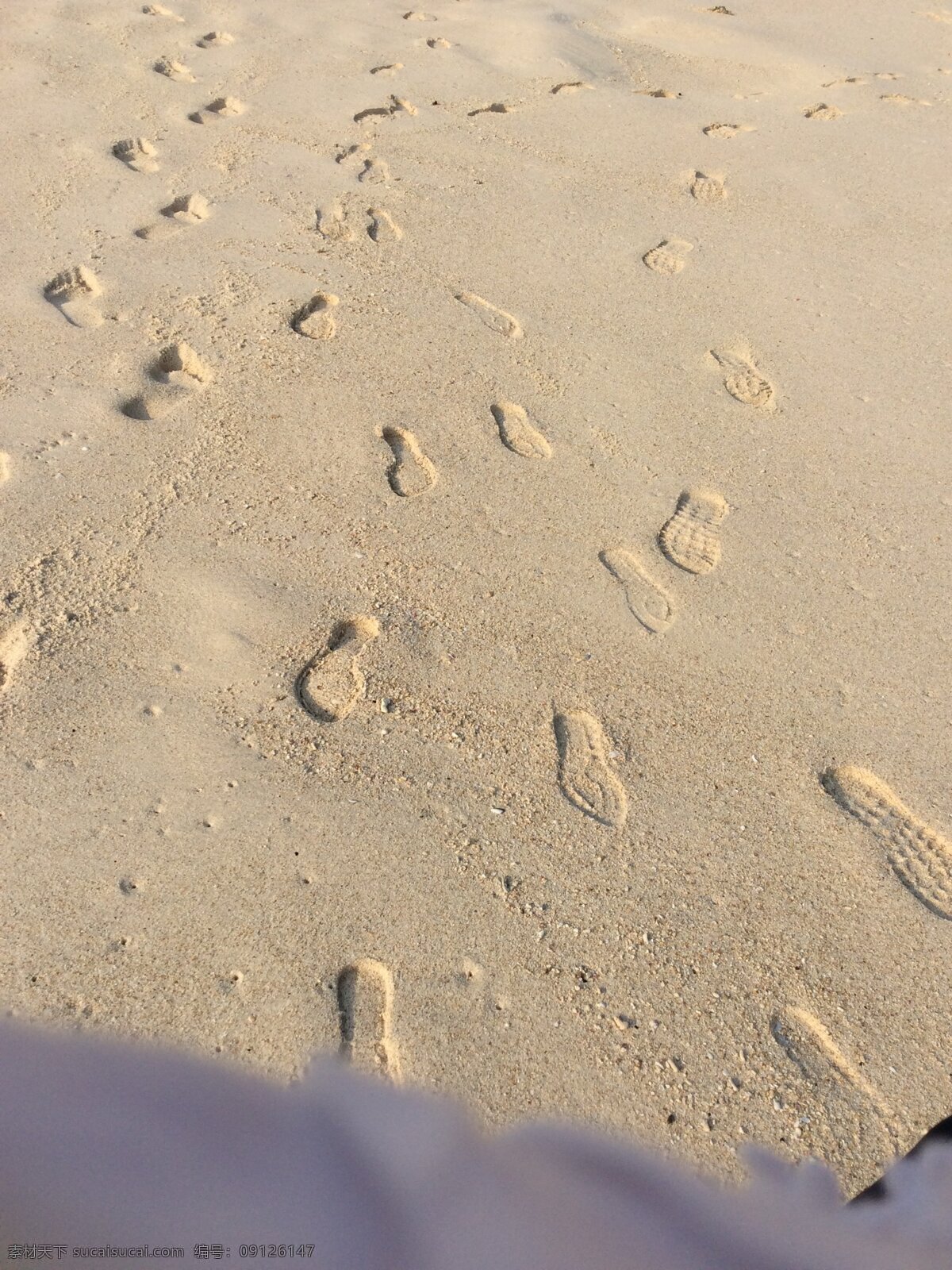 沙滩脚印 沙滩 脚 人 脚印 赤脚 脚步 脚趾 剪影 设计元素
