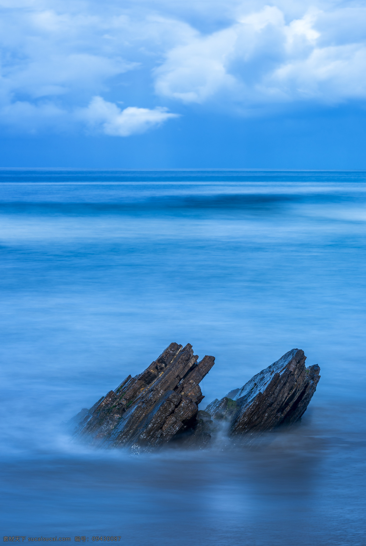 海浪 礁石 浪花 海 大海 海面 浪 海水 涟漪 大浪 海天相接 冲浪 蓝色的海水 蓝色的海面 海洋 碧海蓝天 蓝色的海洋 自然景观 自然风景