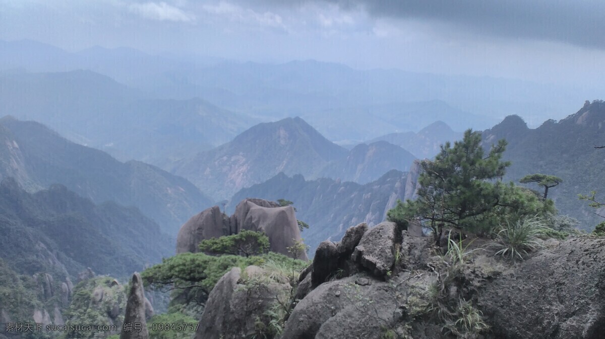 叠叠高山 白云 蓝天 蓝天白云 云峰 天空 天顶 山峰 高山 山上 高山上 山顶 顶峰 山 高山白云 石头 层层山 层层高山 草 中国风 森林 树林 花草 悬崖 悬崖峭壁 高空 树 松树 旅游摄影 自然风景