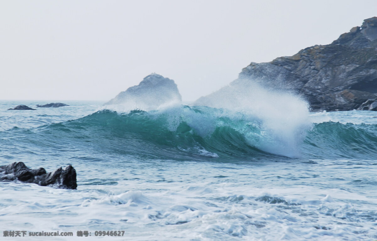 大海海浪 大海 海水 海浪 浪花 海潮 潮水 蓝天 天际 天空 岩石 石头 海边风光 自然风景 风景图 自然景观