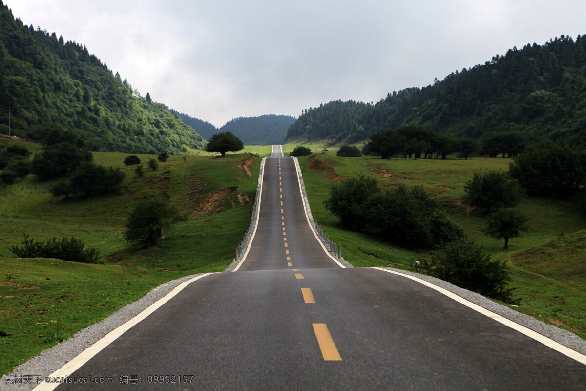 牧场公路 重庆 武隆 仙女山 草场 山峦 草地 树木 公路 草原 风光 自然风景 自然景观