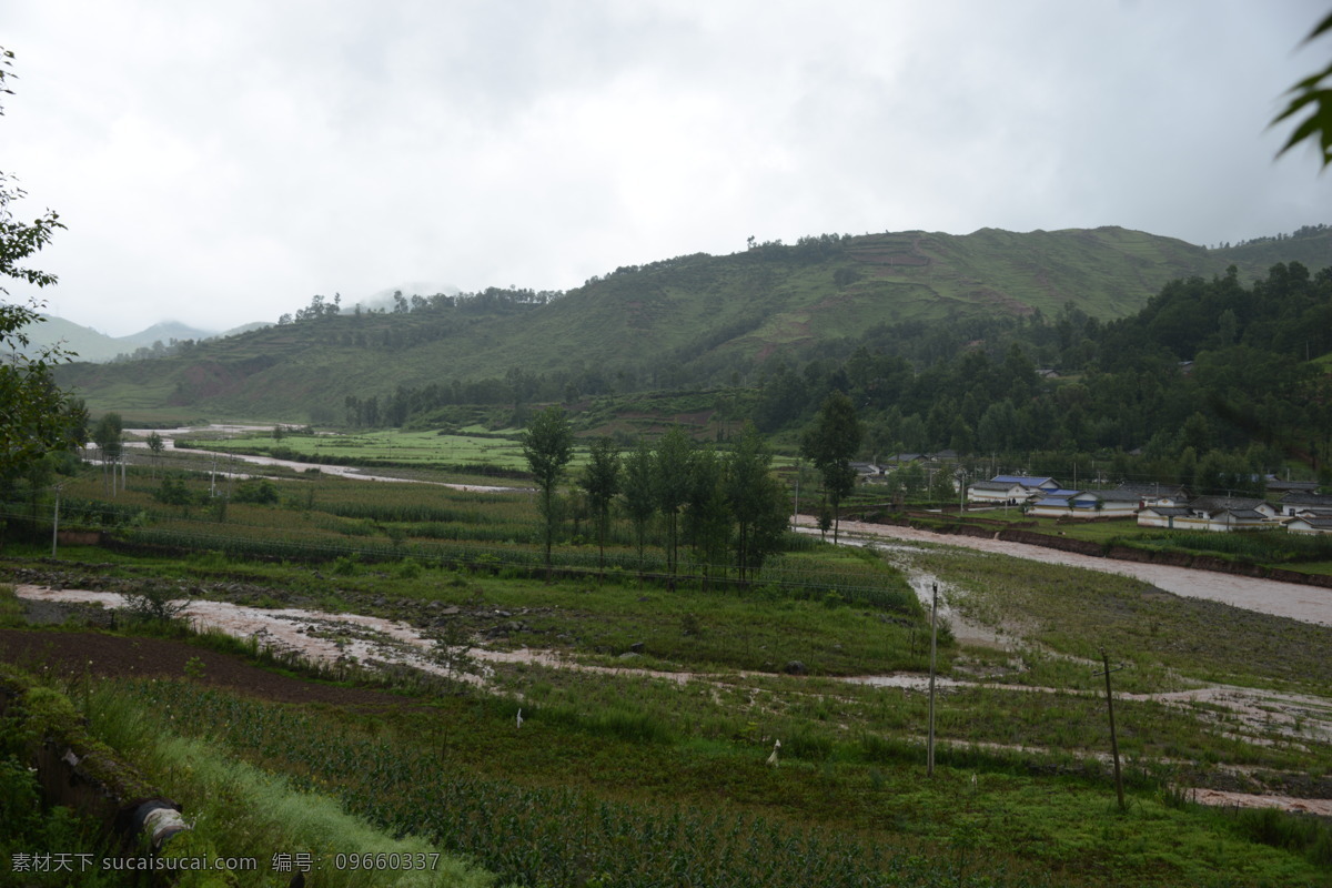 田园河流 凉山风光 田园风光 彝家新寨 彝族民居 小溪 高山平原 自然风光 青山绿水 旅游摄影 自然景观