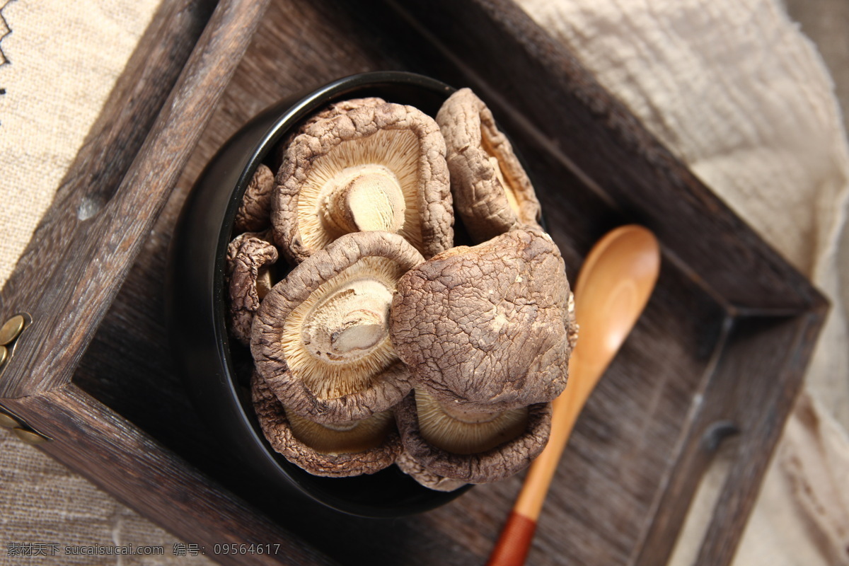 香菇 花菇 焖鸡 干货 菌菇 餐饮美食 传统美食