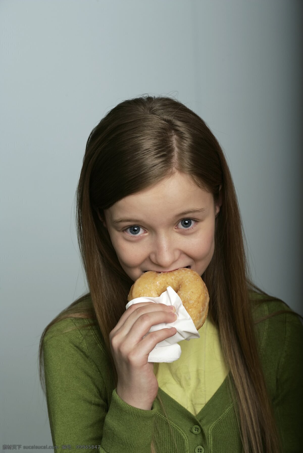 吃 面包 女孩 外国女孩 美食 动作 生活人物 人物图片