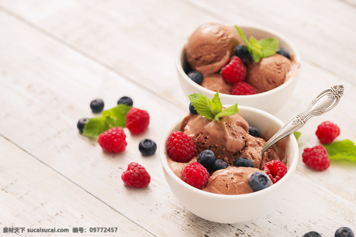 水果冰淇淋 水果 冰淇淋 奶油 草莓 颗粒 牛奶 球形冰淇淋 雪糕 蓝莓 香蕉冰淇淋 冰激凌 餐饮美食 西餐美食