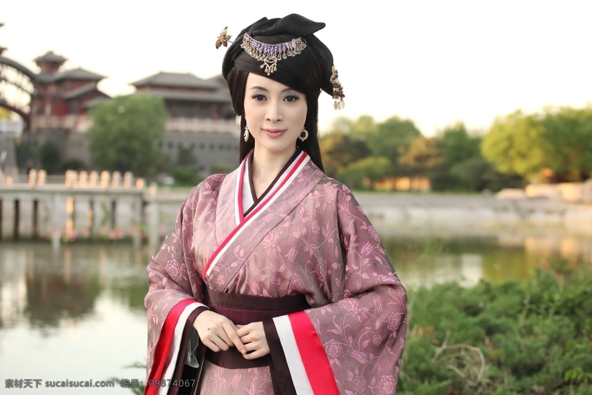 金巧巧 北京电影学院 毕业 著名女演员 内地 全能 女 艺人 公主专业户 老百姓 最 喜爱 影视明星 影视演员 歌手 主持人 制片人 娱乐 文化 电视剧 香山奇缘 吴贵妃 拍摄花絮 宫廷 长发 古装 高贵 写真 明星偶像 人物图库