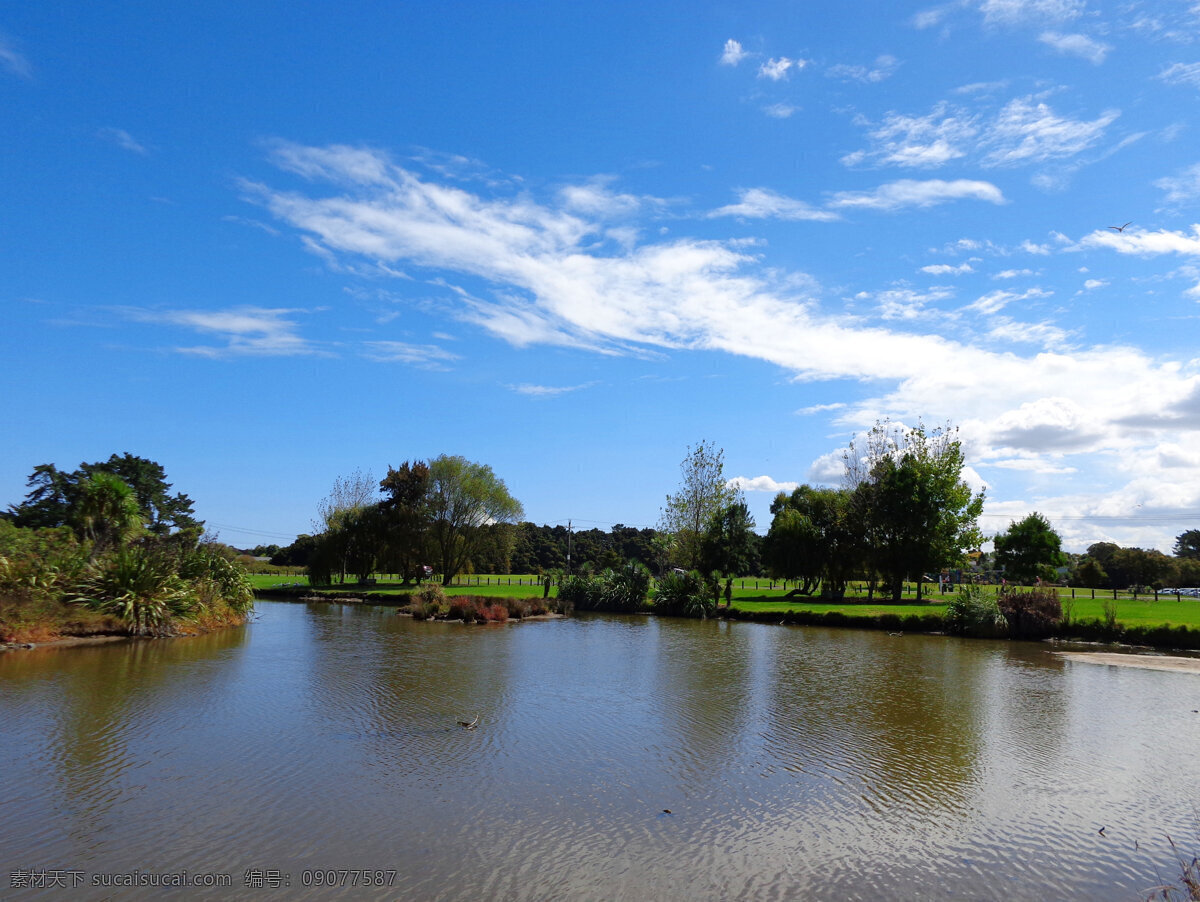 新西兰 野鸭湖 风景 蓝天 白云 绿树 绿地 草地 湖水 倒影 新西兰风光 自然风景 自然景观 蓝色