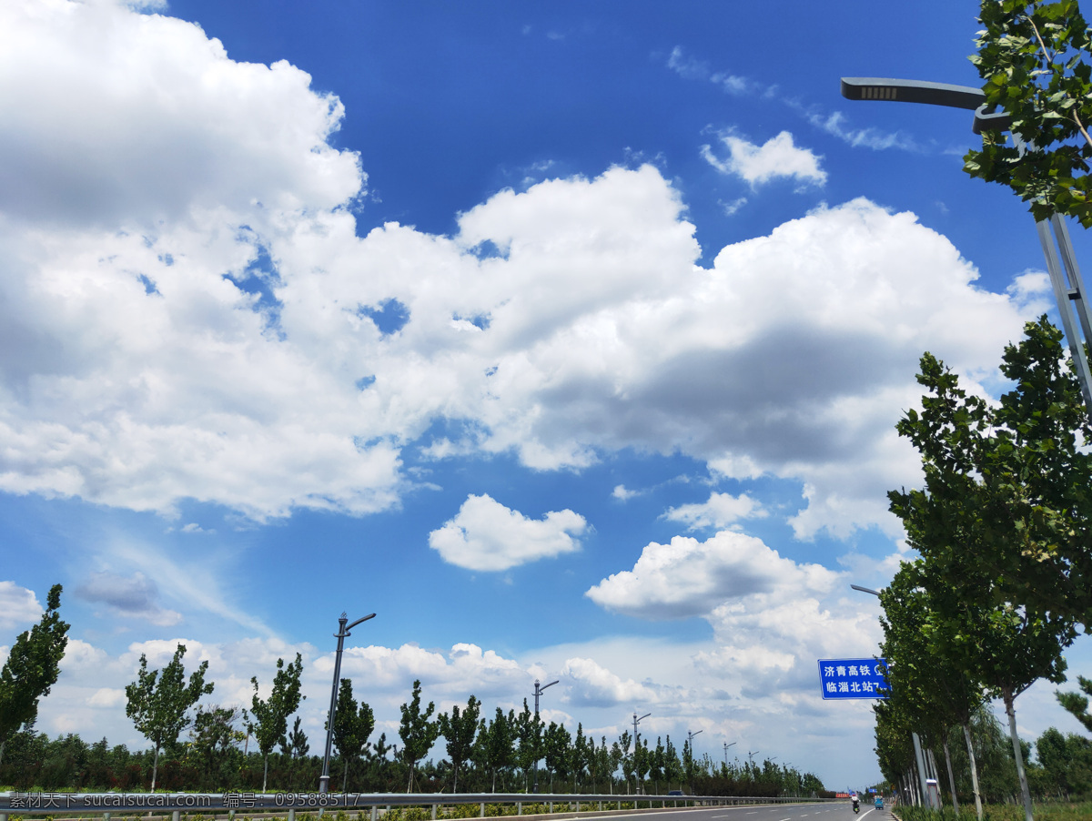 蓝天白云 云 天空 蓝天 白云 云彩 云朵 高空中云彩 蔚蓝的天空 蓝天背景 大片云彩 自然景观 自然风景