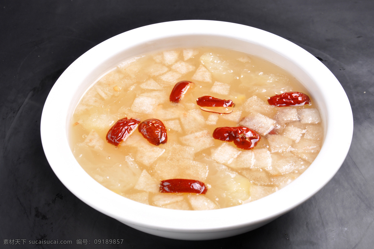 红枣 雪梨 炖 银耳 羹 红枣炖银耳 美食 中餐 高清菜图 美味图片 食物 酒店餐饮 菜谱照片 汤羹系列 创意美食 高清食物 美食摄影 红枣片 雪梨汤 银耳羹 甜汤 白色盆子餐具 红枣银耳羹 传统美食 餐饮美食
