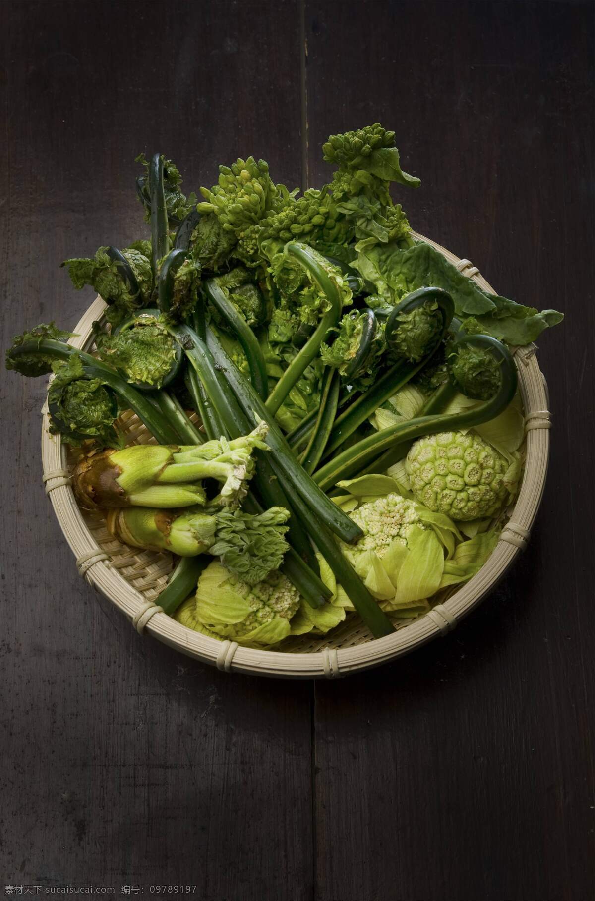 竹 框 里 蔬菜 竹框里的蔬菜 食材 绿色植物 餐厅美食 菠菜 花菜 蔬菜图片 餐饮美食