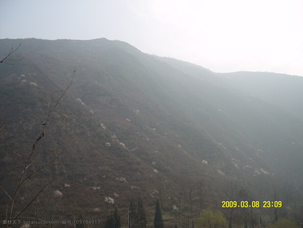 山 大山 晨雾 山村 山水风景 摄影图 自然景观 家居装饰素材 山水风景画