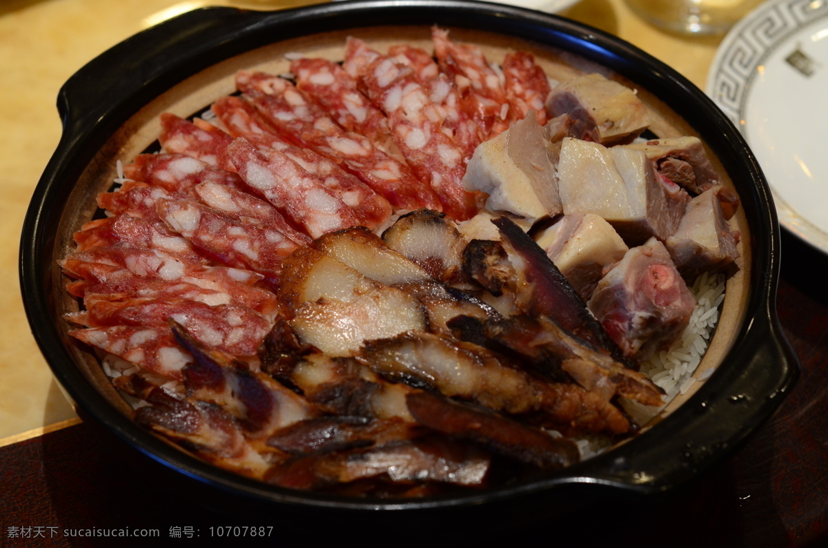 煲仔饭 香肠煲仔饭 腊肉煲仔饭 美食 豆捞店煲仔饭 主食 餐饮美食 传统美食