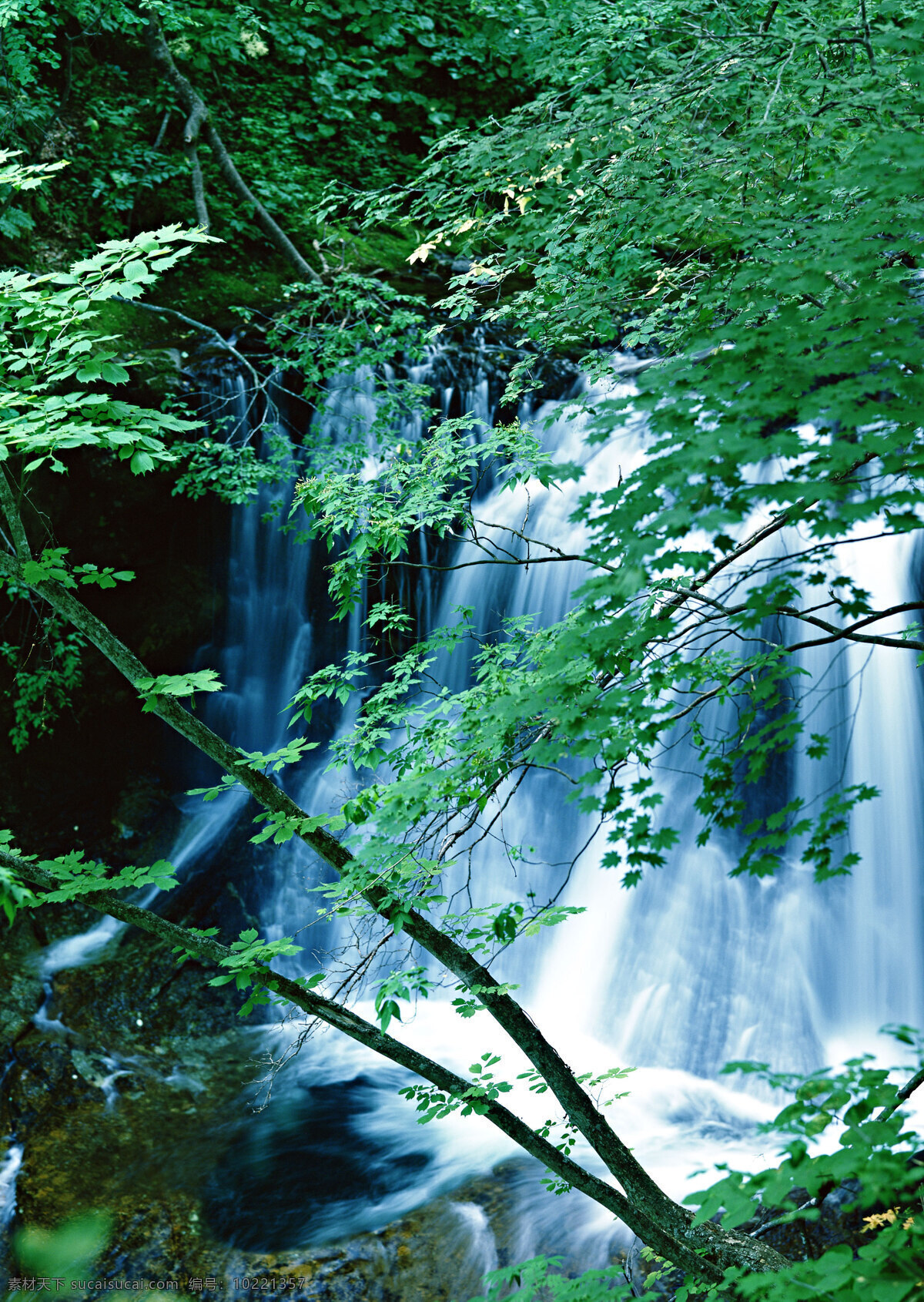 瀑布图片素材 自然 风景 瀑布 水花 水雾 溅出 湍急 急流 岩石 水涧 树林 瀑布图片 风景图片