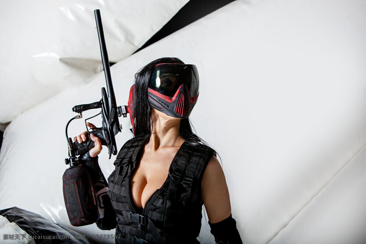 戴 面具 性感美女 战士 美女战士 彩弹枪 真人 cs 射击游戏 军事武器 现代科技
