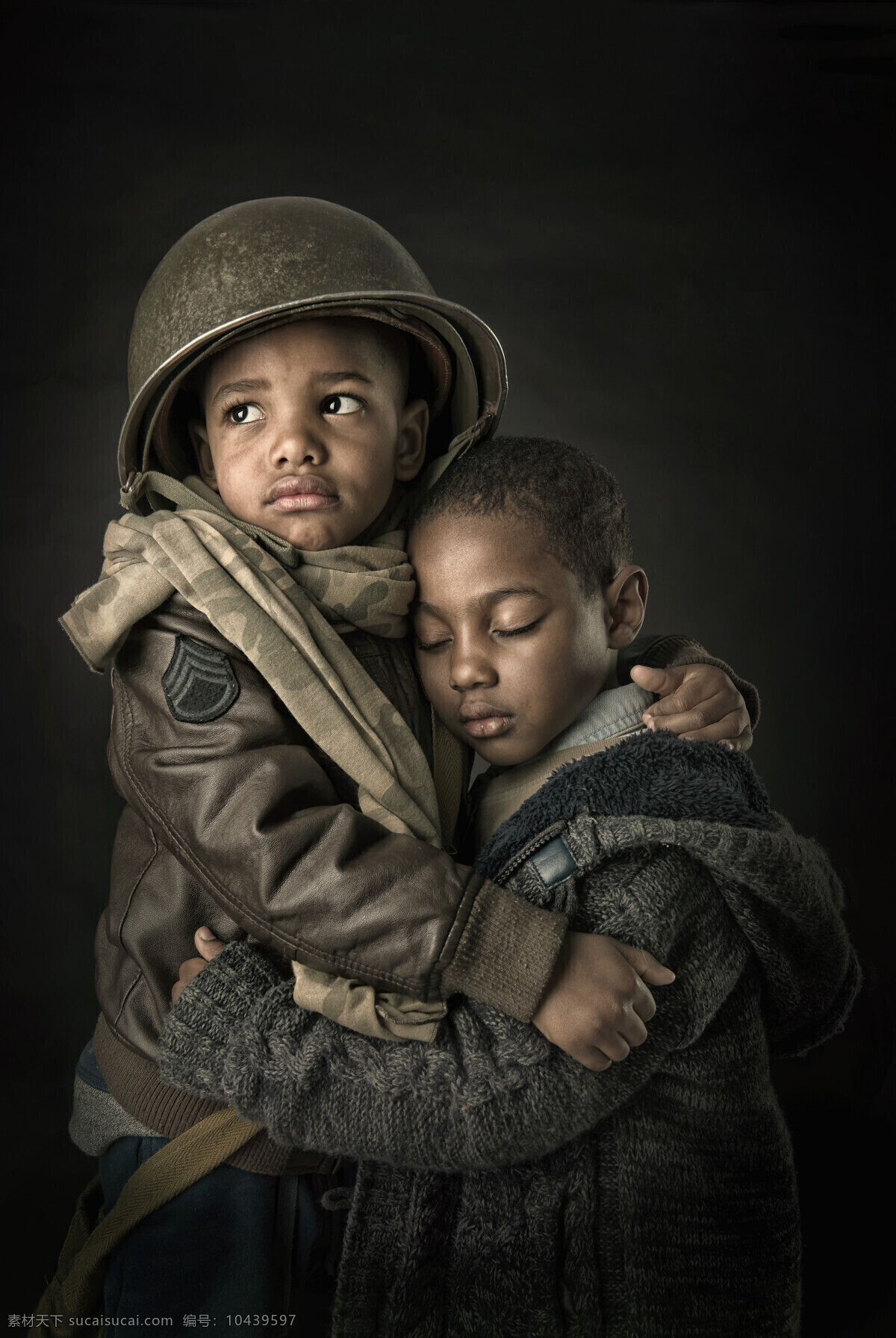 战争 中 儿童 战争中的儿童 童子军 黑人儿童 小男孩 外国男孩 外国儿童 戴头盔的男孩 军事武器 现代科技