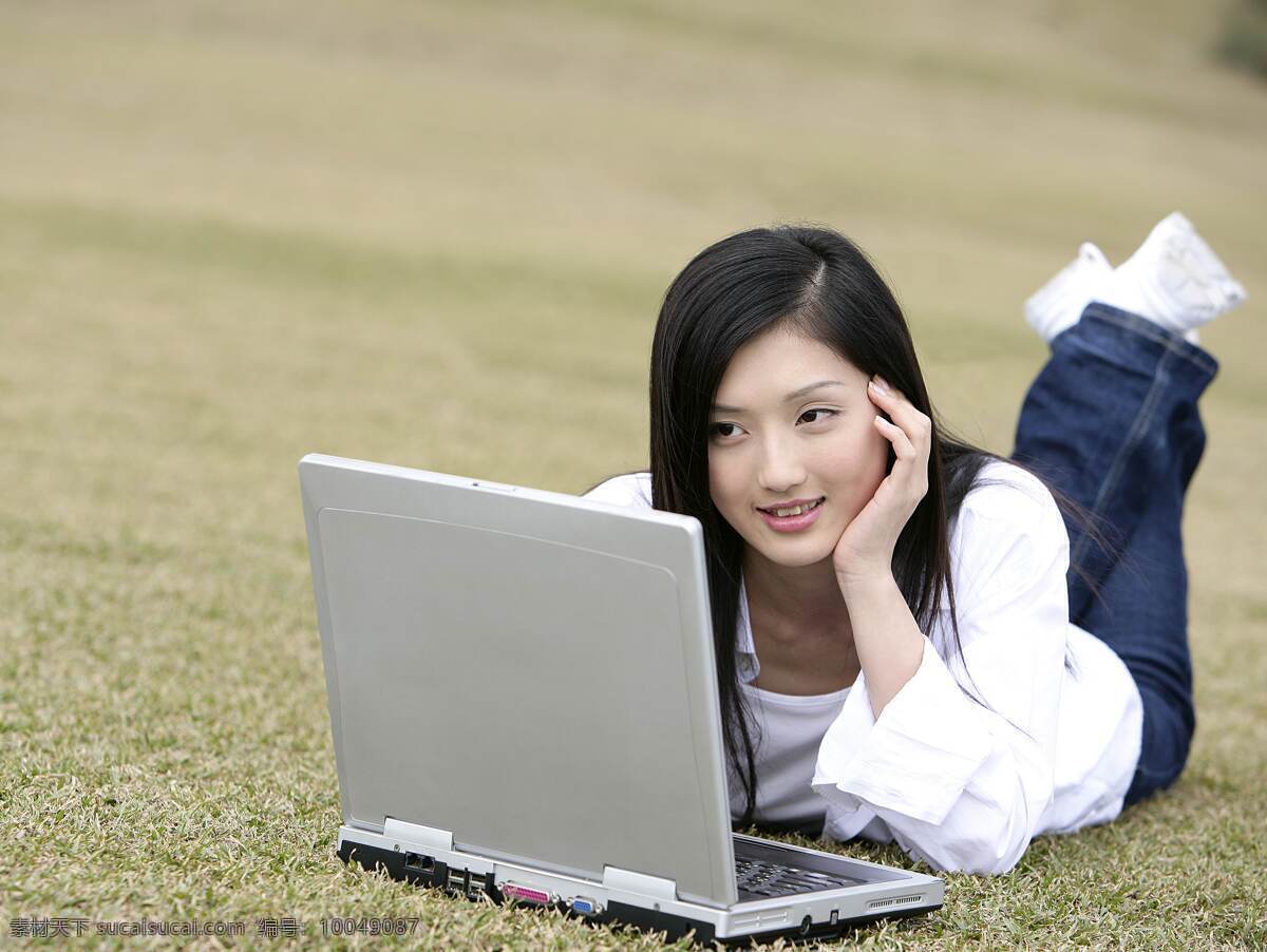 微笑 女孩 居家 居家女孩 宅女 休闲 女性 清纯 美女图片 人物图片