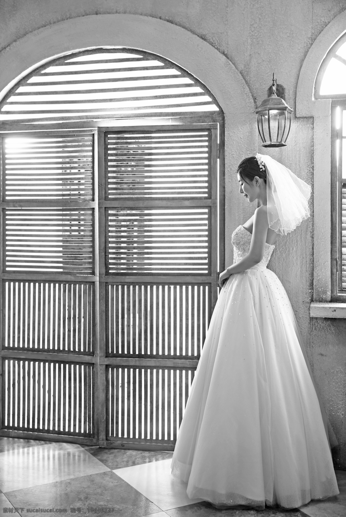 站 窗前 新娘 美女图片 婚纱摄影 婚纱照 新娘美女 女性模特 婚纱写真 艺术照 情侣图片 人物图片